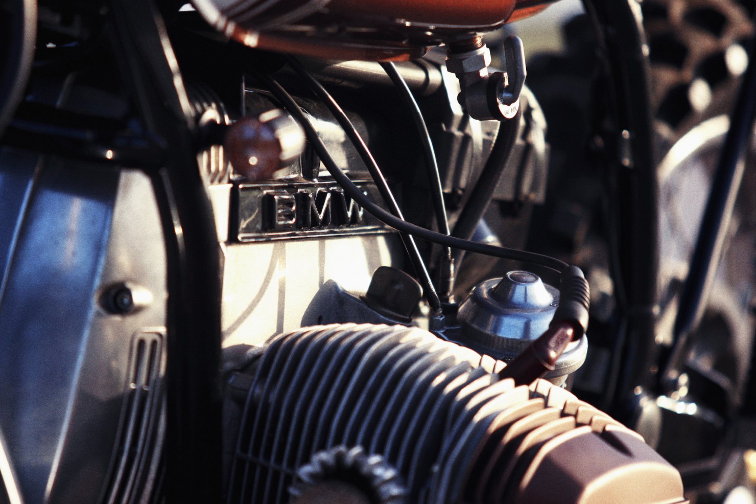 BMW-R45-Custom-Motorcycle-15-1480x986