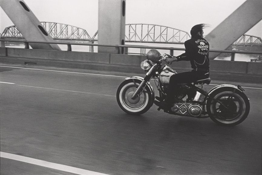 Danny-Lyon-Crossing-the-Ohio-River-Louisville-1966-1